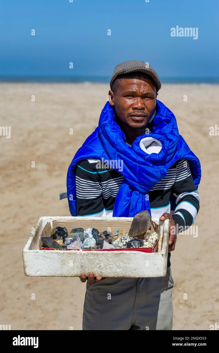 Funny beach couple hi-res stock photography and images - Alamy