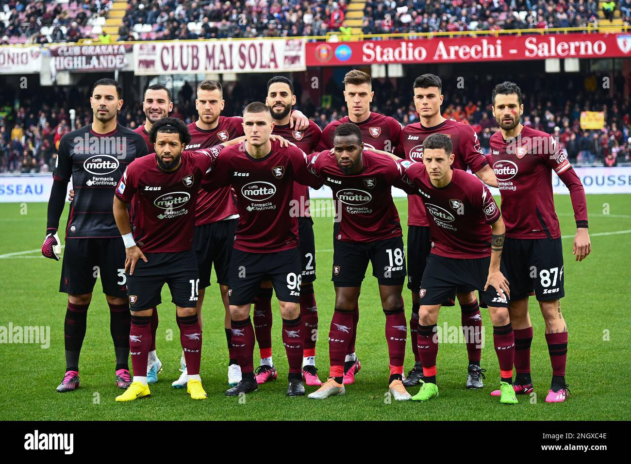 SALERNO, ITALY - FEBRUARY, 19: The US Salernitana team is posing for the photograph before the Serie A match between US Salernitana and SS Lazio at Stadio Arechi, Salerno, Italy on February 19, 2023. Photo by Nicola Ianuale Credit: Nicola Ianuale/Alamy Live News Stock Photo