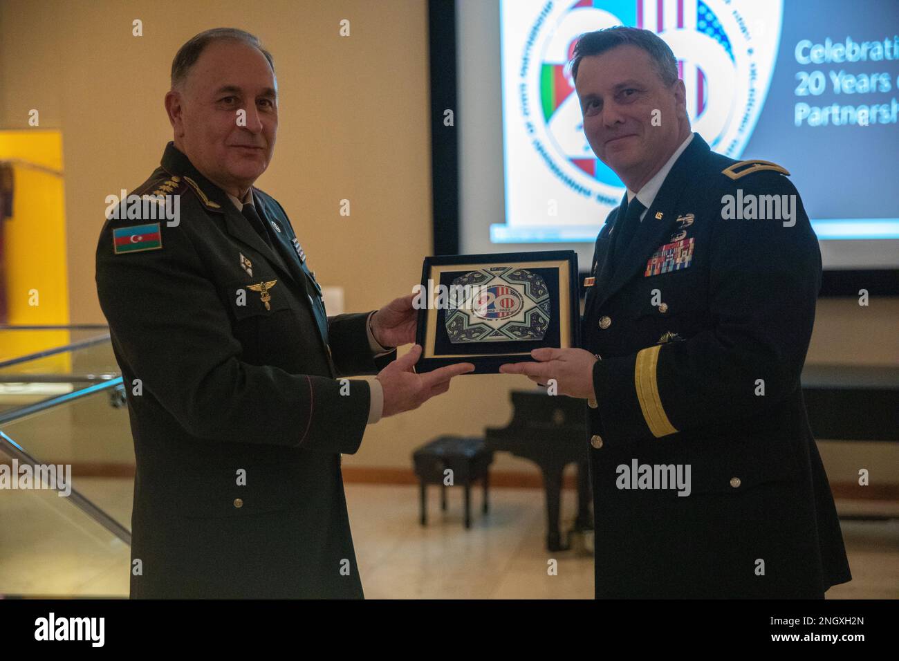 Colonel General Karim Valiyeva, First Deputy Minister of Defense and Chief of the General Staff of the Azerbaijan Army, presents a gift to Brig. Gen. Thomas H. Mancino, adjutant general for Oklahoma, at the Oklahoma City Museum of Art, November 30, 2022. Oklahoma National Guard leaders and a delegation from Azerbaijan met to celebrate 20 years of the state partnership program between Oklahoma and Azerbaijan. (Oklahoma National Guard photo by Sgt. Reece Heck) Stock Photo