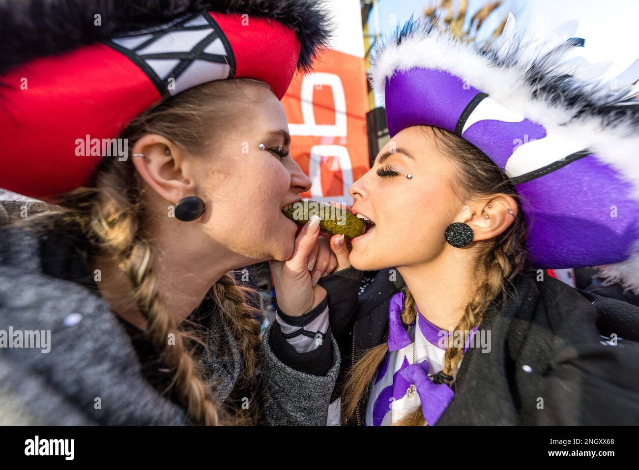  Cottbus, Germany. 19th Feb, 2023. Spectators at the carnival "Zug der Bildidee 