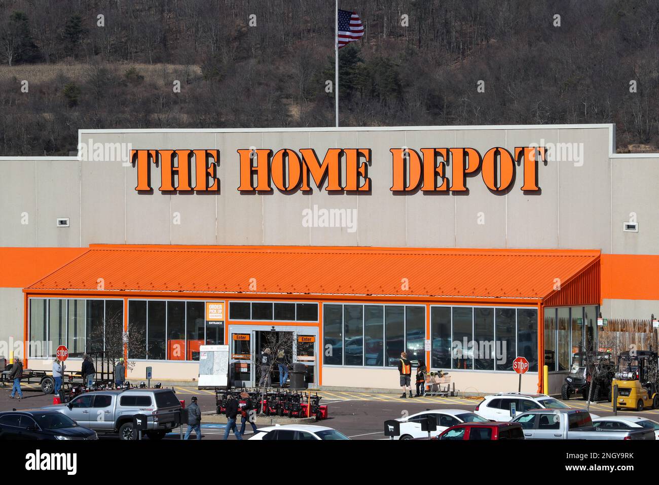 The home depot store exterior hi-res stock photography and images - Alamy