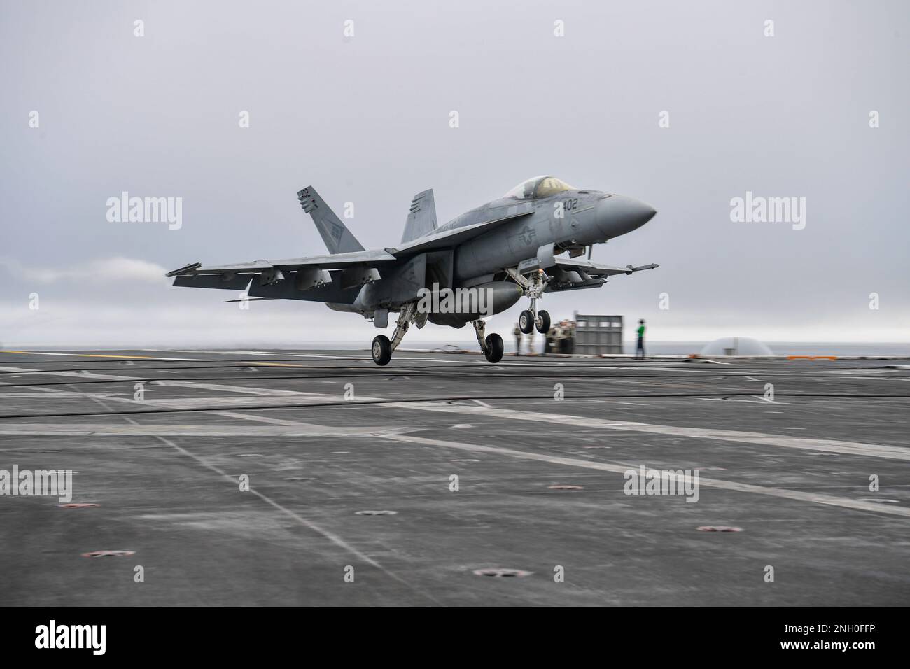 221204-N-DU622-1243 PACIFIC OCEAN (Dec. 4, 2022) An F/A-18E Super ...