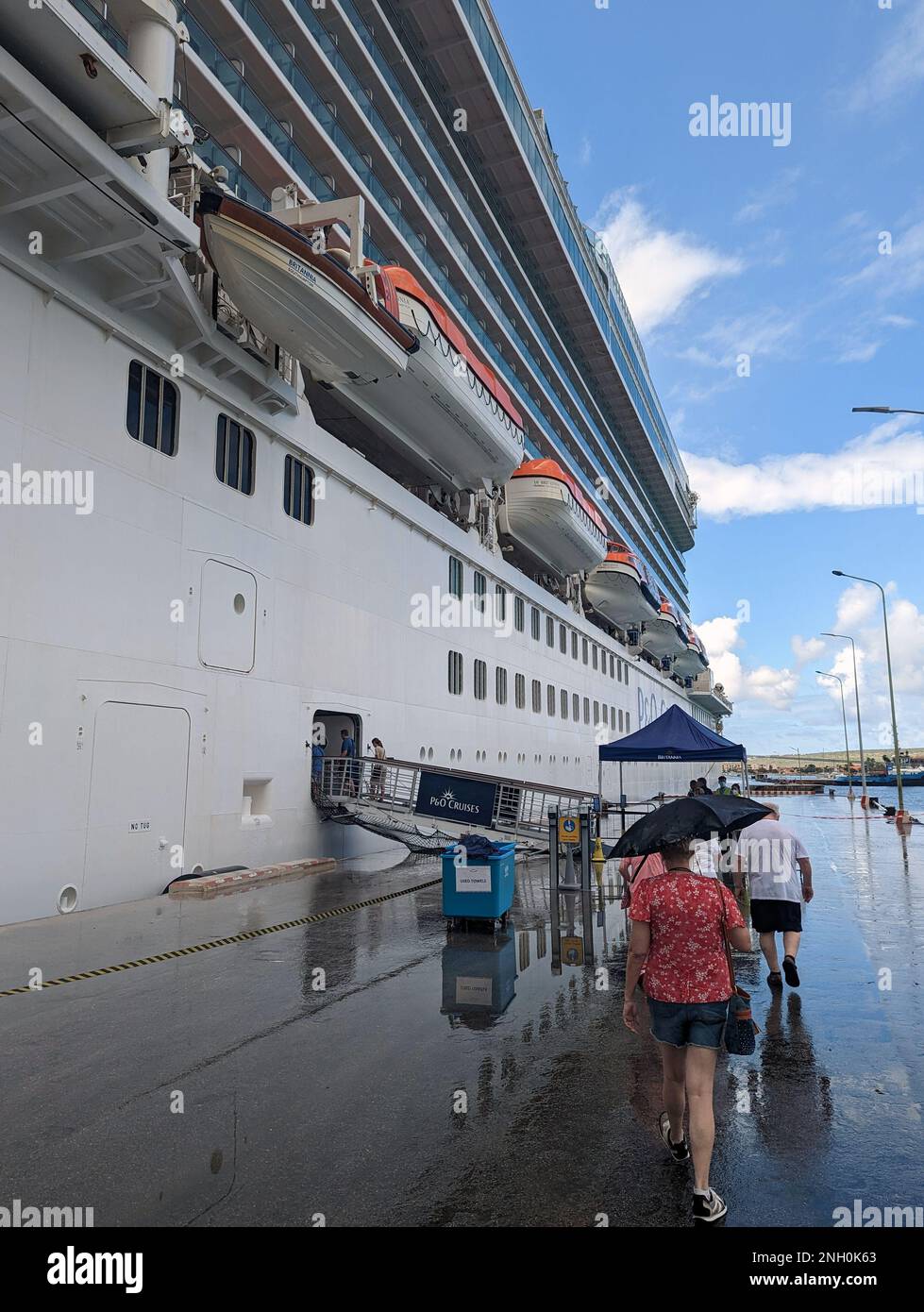 Holidaymakers boarding the P & O cruise ship, Britannia after time ashore in Kralendijk, Bonaire, Leeward Antilles in January. The Britannia caters fo Stock Photo