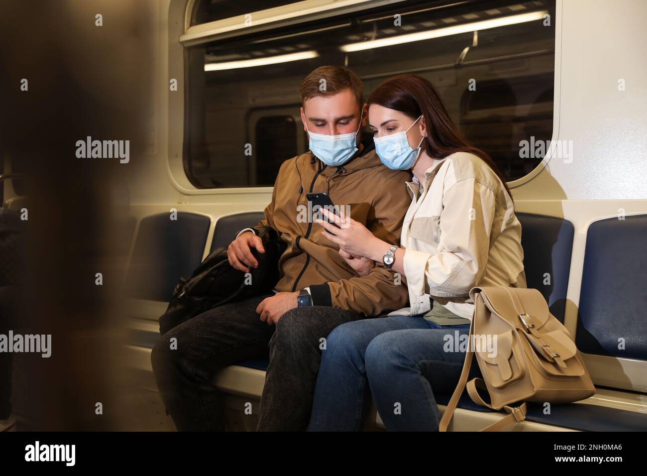 Couple tourist wearing medical hi-res stock photography and images - Alamy