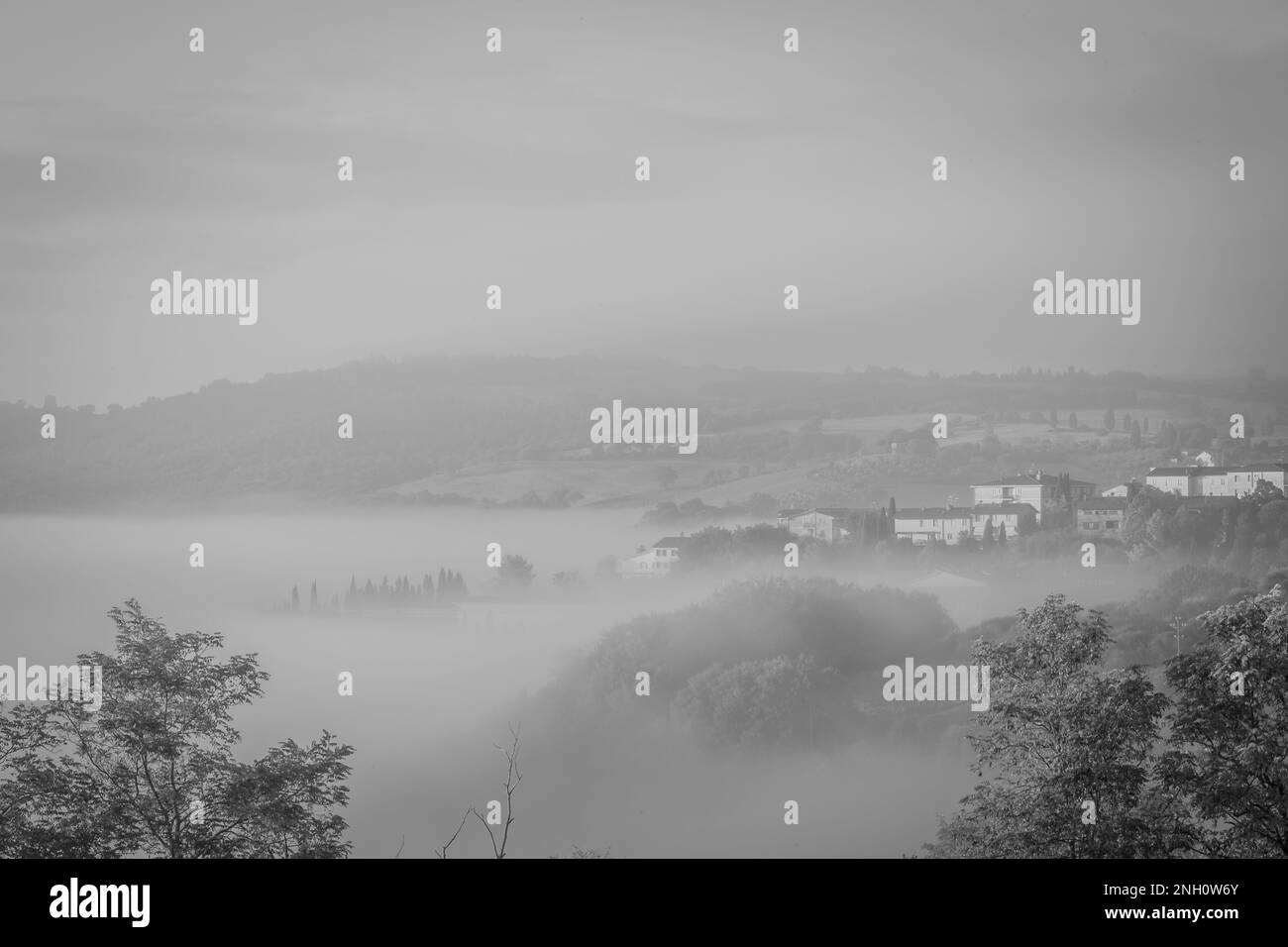 Fog in tuscany Black and White Stock Photos & Images - Alamy