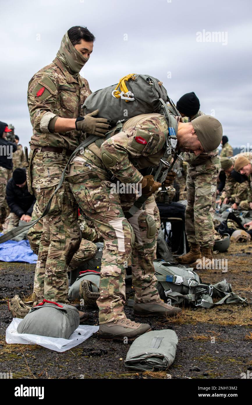 U s army special soldiers prepare hi-res stock photography and images -  Alamy