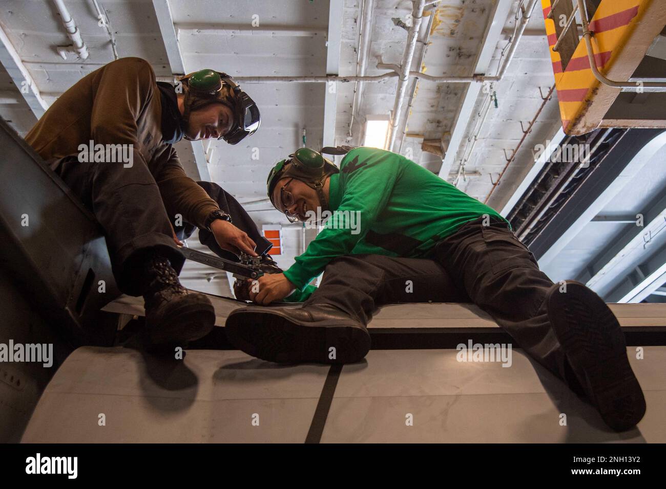 221206NFJ2371021 PACIFIC OCEAN (Dec. 6, 2022) Aviation Structural