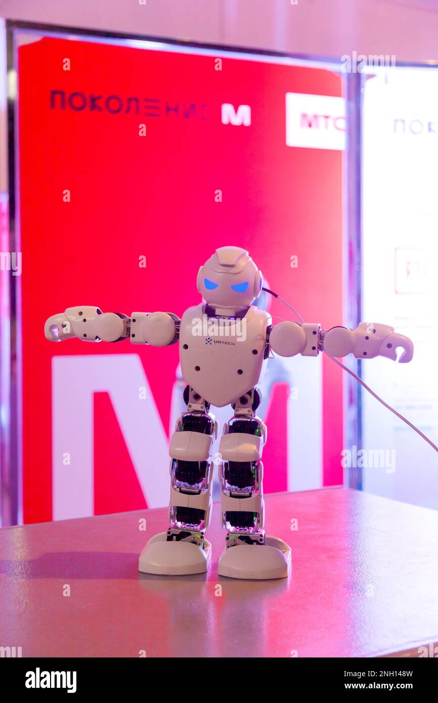 Android robot 2019 hi res stock photography and images Page 2