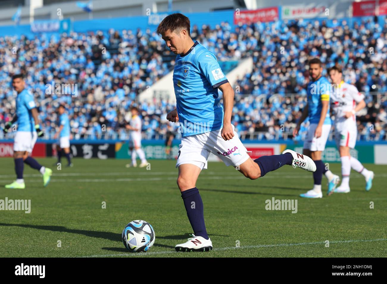 Kanagawa, Japan. 18th Feb, 2023. (L-R) Shuhei Yomoda head coach, Hirotaka  Mita (Yokohama FC) Football/Soccer : 2023 J1 League match between Yokohama  FC - Nagoya Grampus at Nippatsu Mitsuzawa Stadium in Kanagawa