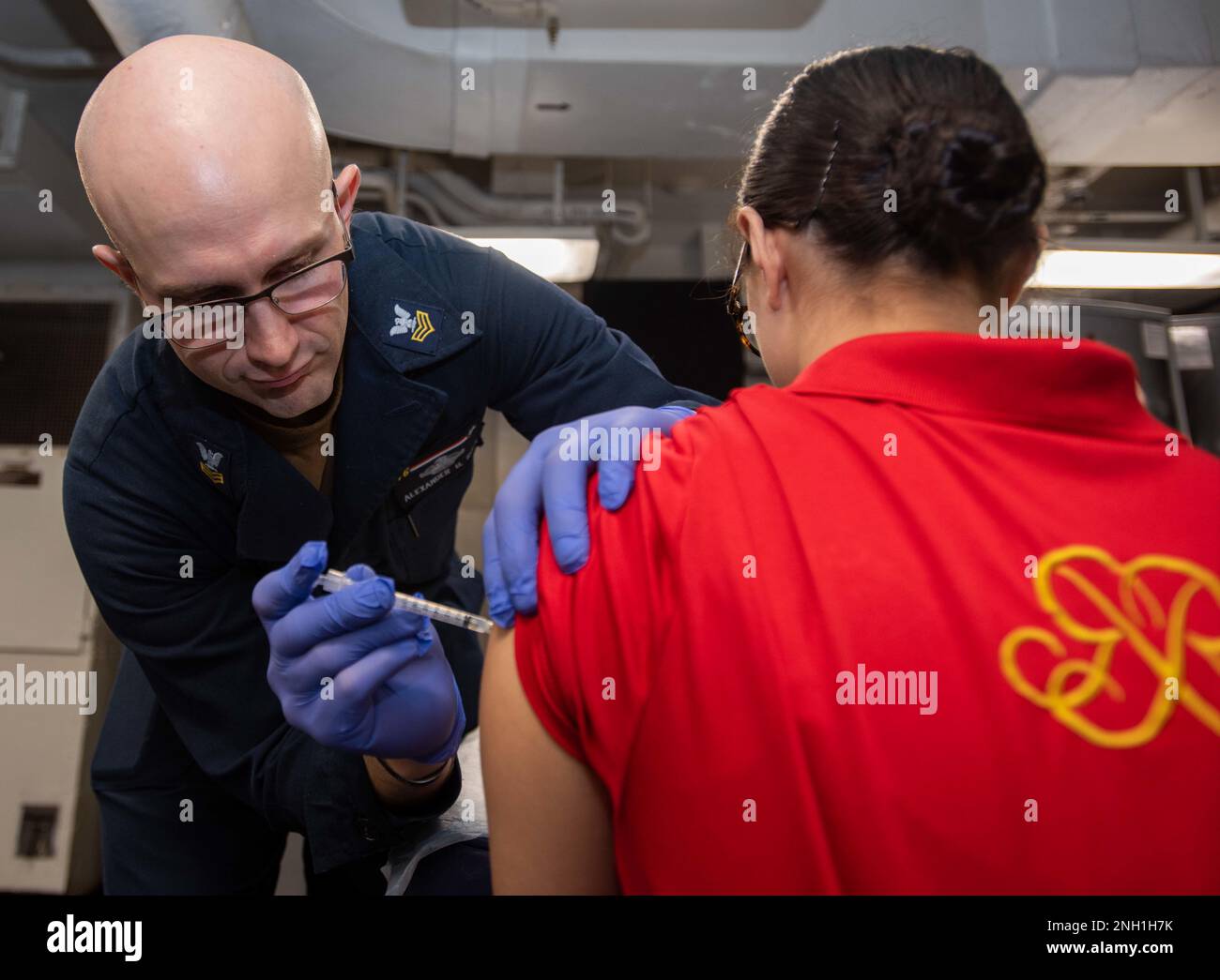 221207-N-UF592-1029 PHILIPPINE SEA (Dec. 7, 2022) Hospital Corpsman 1st ...