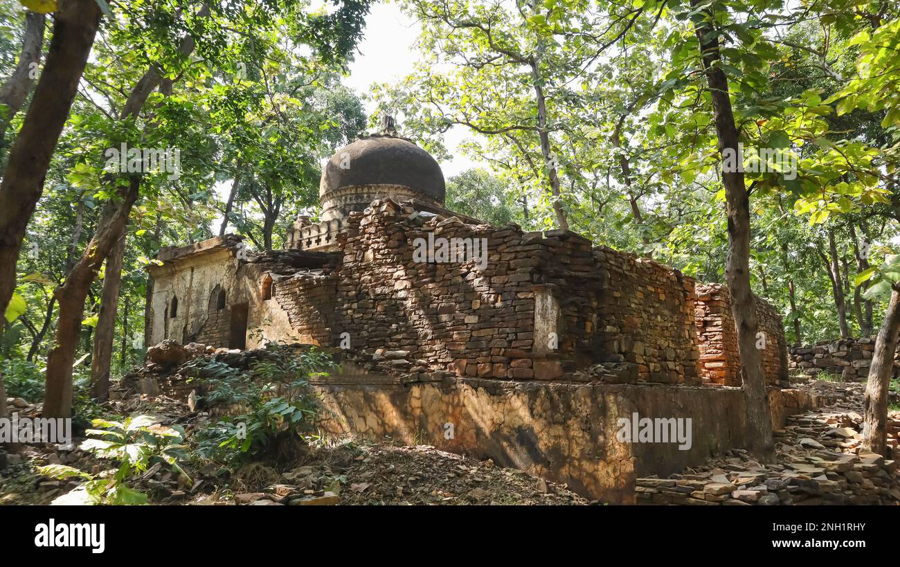 Ruined Temple on the Fort of Ajaygarh Fort, Panna, Madhya Pradesh, India. Stock Photo