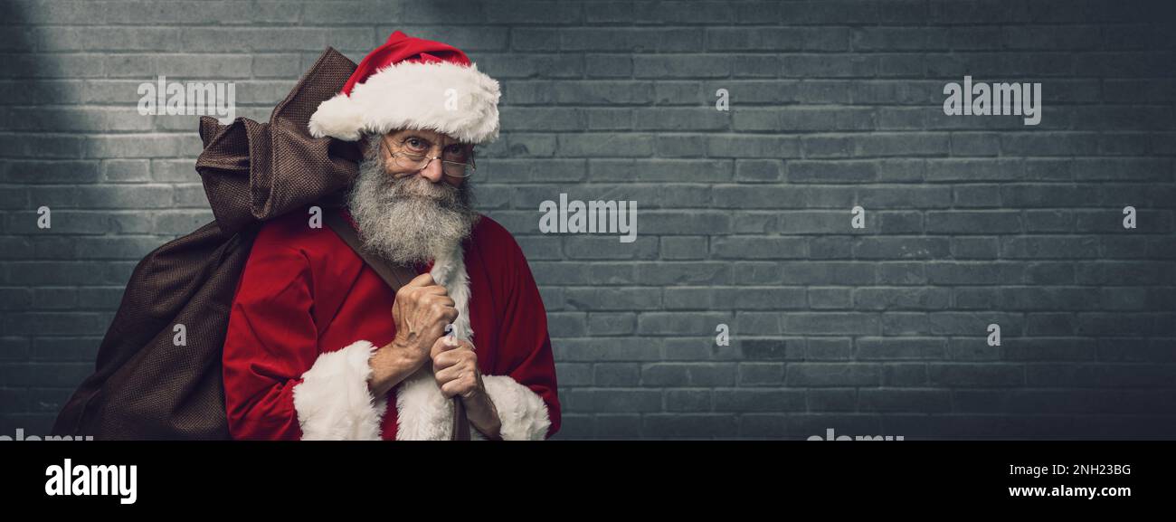 Smiling santa delivering gifts hi-res stock photography and images - Alamy