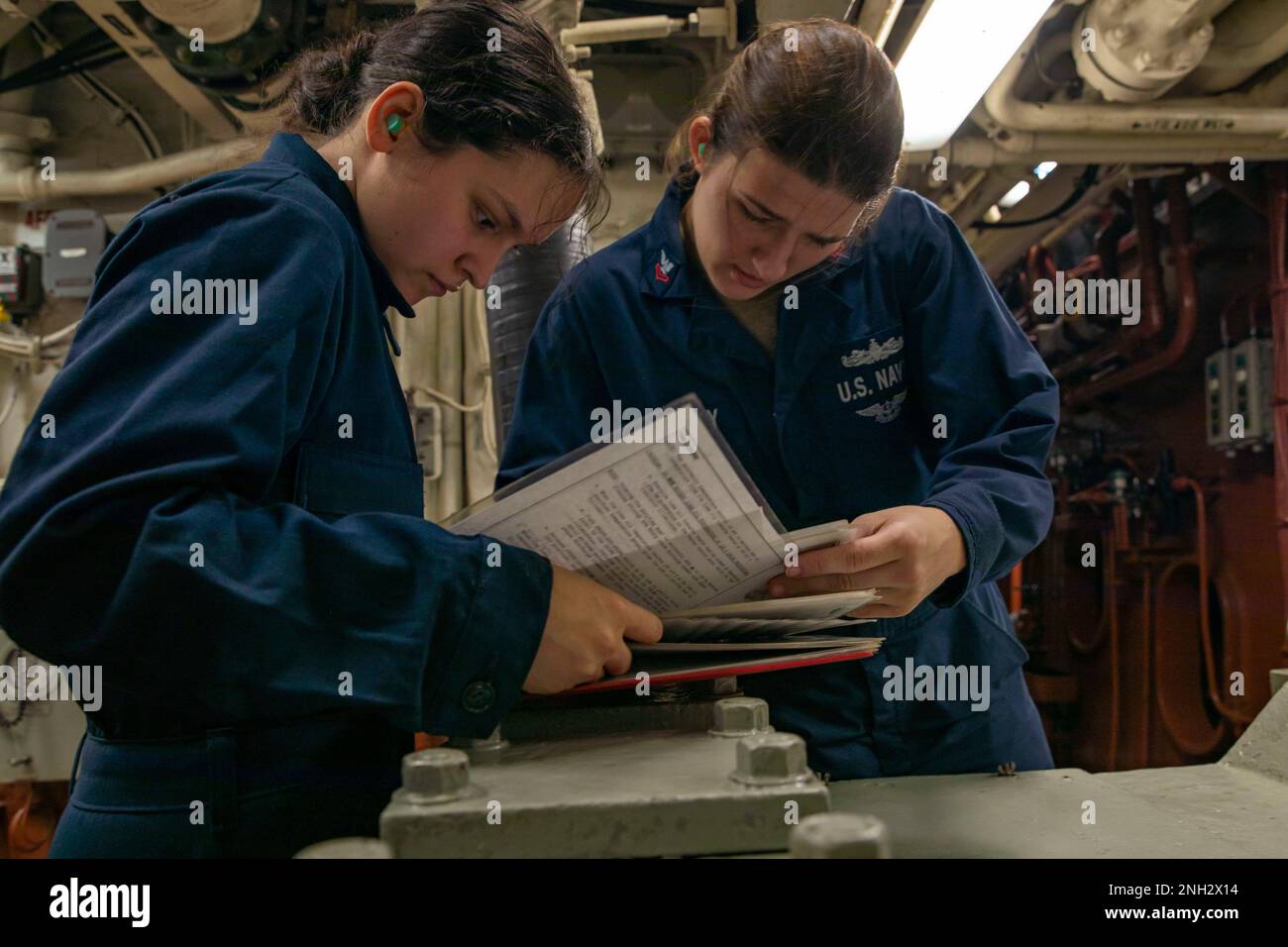 221208NXK0471036 PHILIPPINE SEA (Dec. 8, 2022) Hull Maintenance