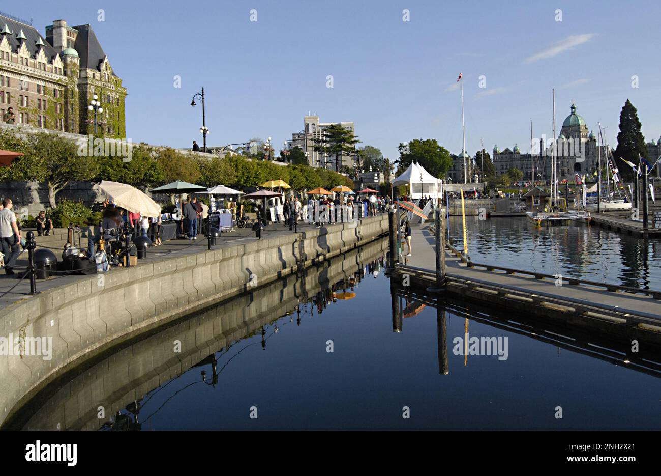 VICTORIA / CANADA    Gobernment building,tourists and travelers and daily life in Victoria BC on 26 May 2012          (PHOTO BY FRANCIS JOSEPH DEAN/DEAN PICTURES) Stock Photo