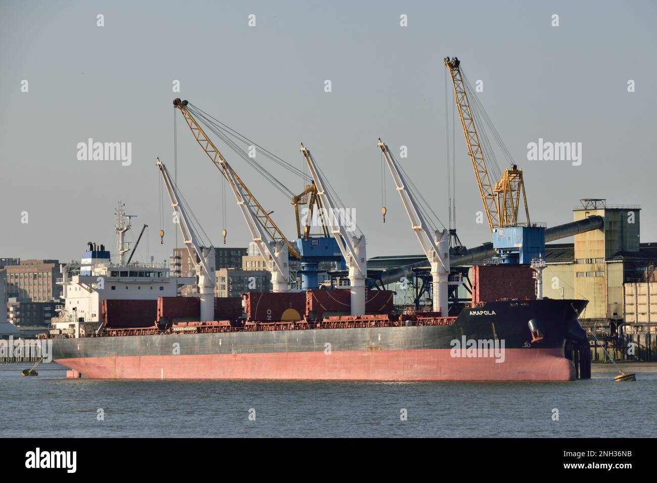 Cargo ship AMAPOLA  at Tate & Lyle Sugar's Thames Refinery at Silvertown, London, unloading a cargo of cane sugar Stock Photo