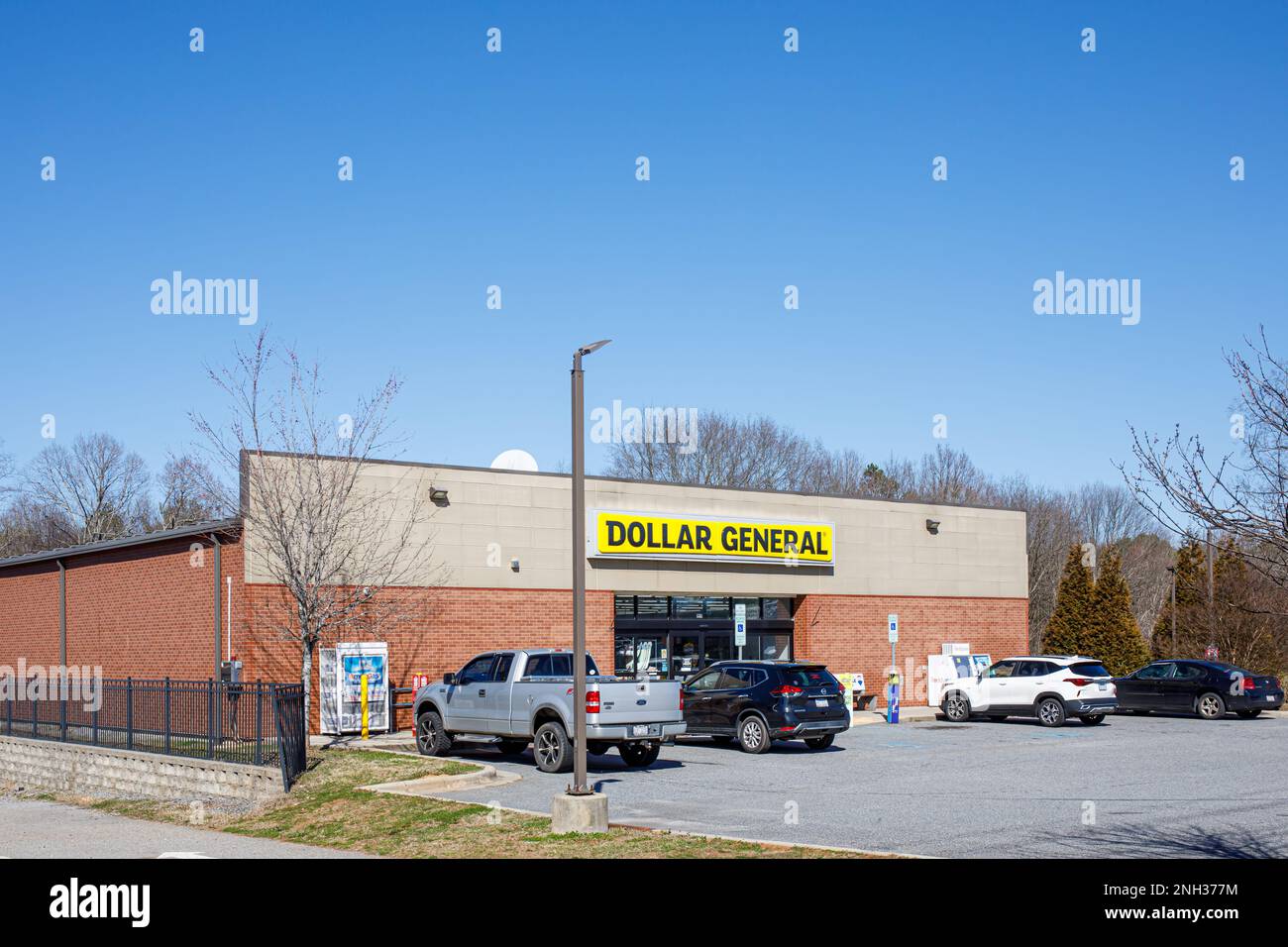 HICKORY, NC, USA18 FEB 2023 Dollar General store, building, sign and