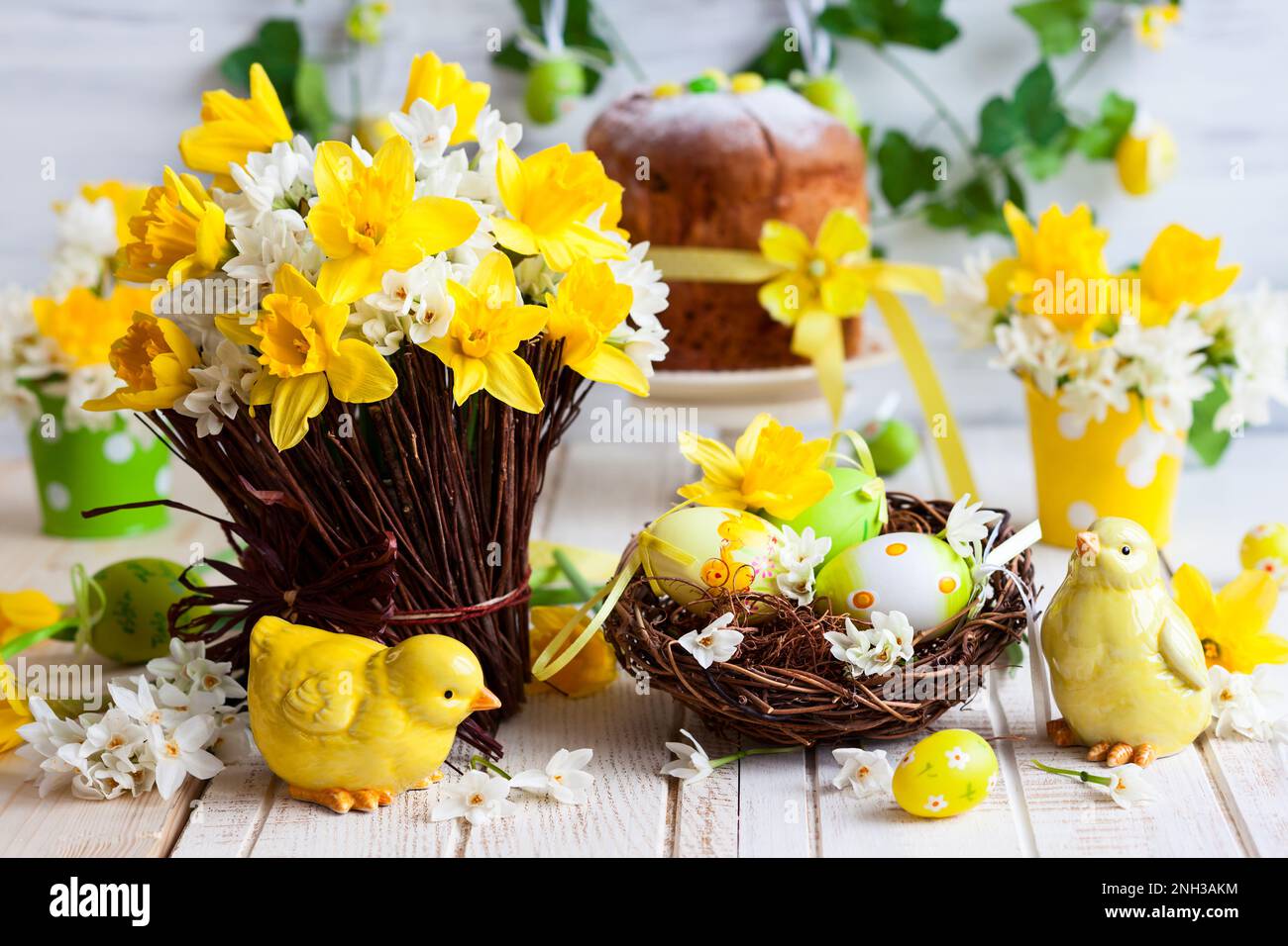 Easter table decoration with fresh daffodils,chick and eggs Stock Photo