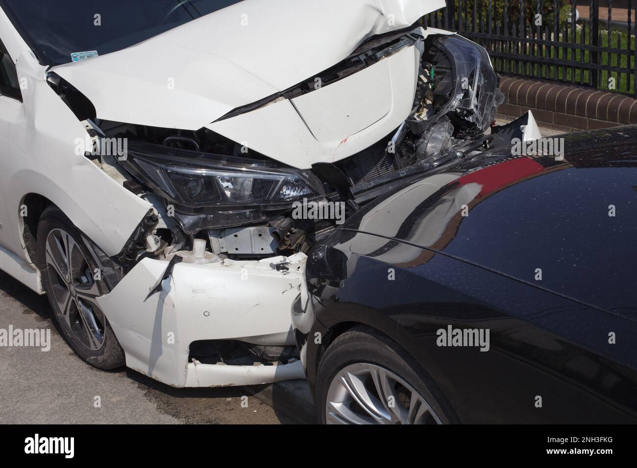 Cars damaged hi-res stock photography and images - Alamy
