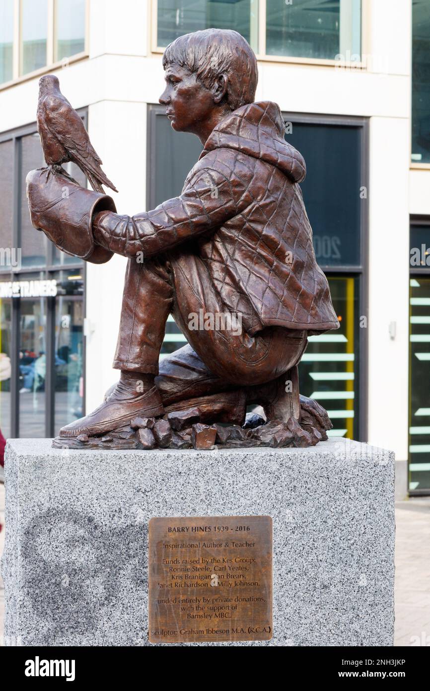 The Kes Statue In Barnsley Stock Photo Alamy the-kes-statue-in-barnsley-stock-photo-alamy