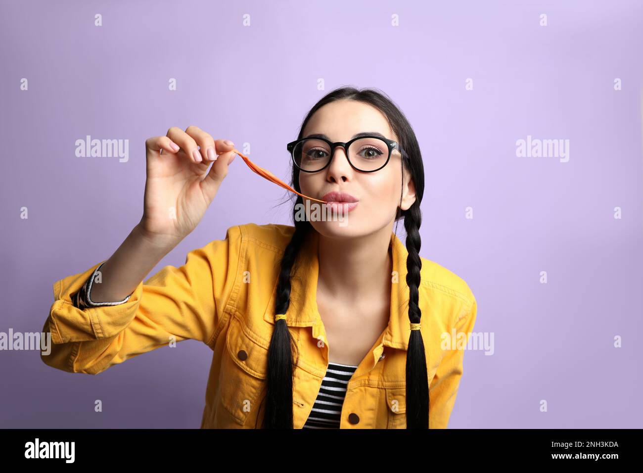 Chewing glasses hires stock photography and images Alamy
