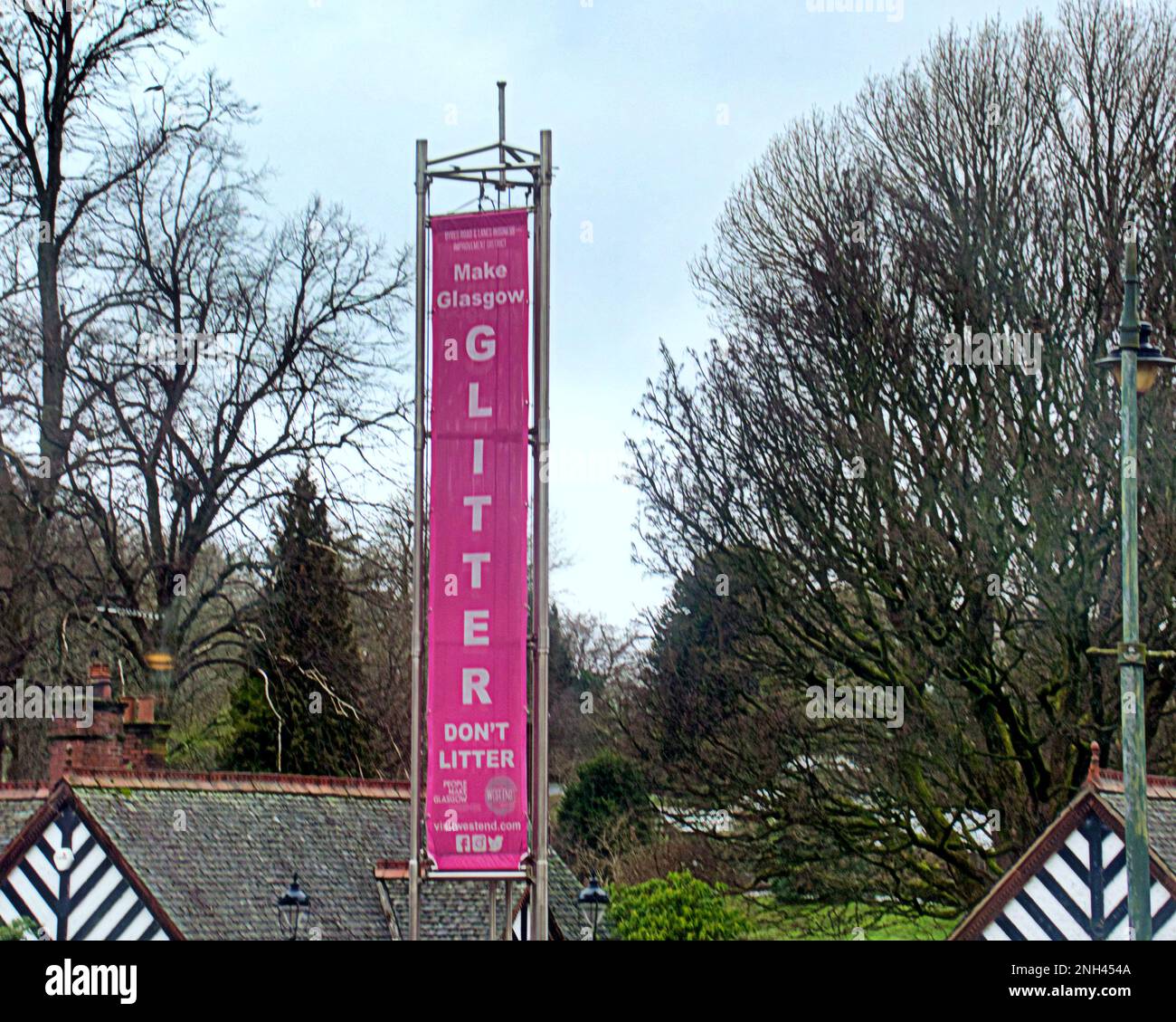 make glasgow glitter anti litter don't litter  banner at the botanic gardens on byres road Stock Photo