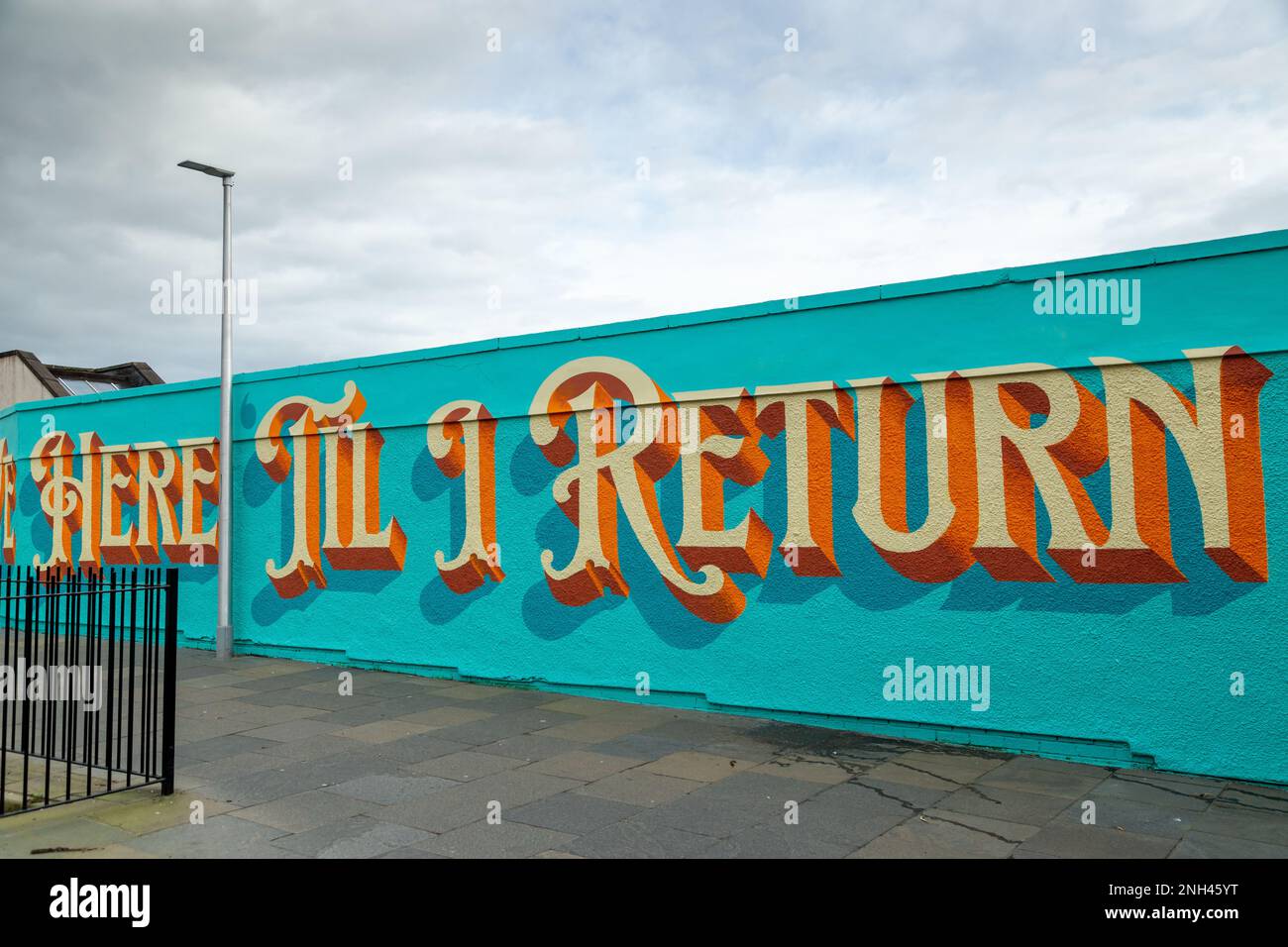 Look Aboot Ye Here Till I Return Mural In Alloa Town Centre Stock Photo