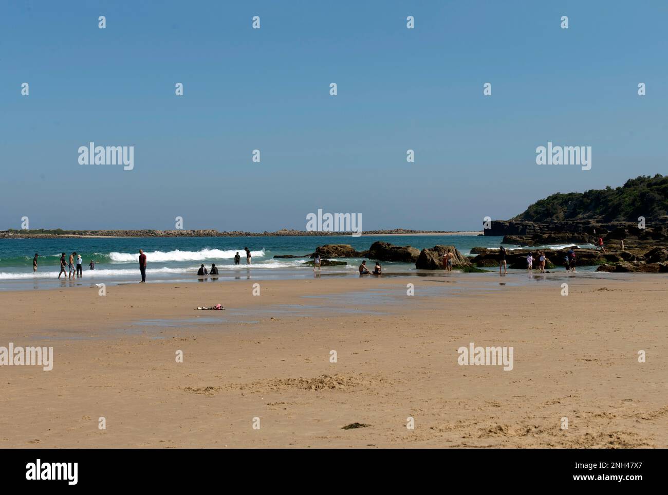 People enjoying a sunny day on Caves Beach, NSW, Australia (Photo by Tara Chand Malhotra) Stock Photo