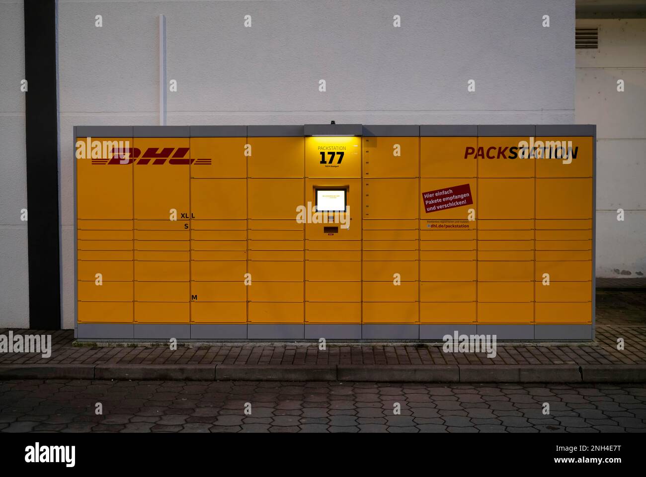 Dhl packstation hi-res stock photography and images - Alamy
