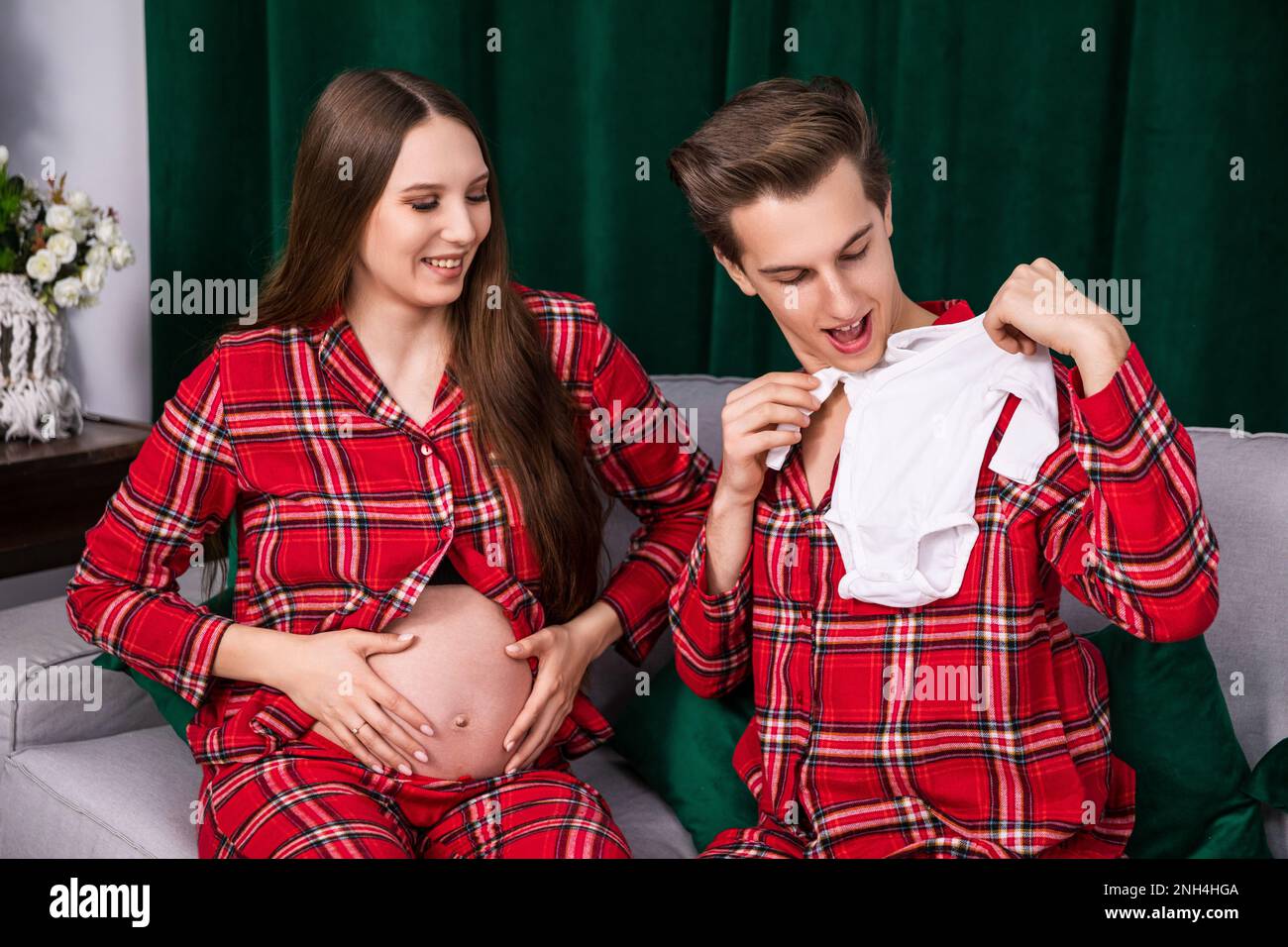 A happy couple awaiting the birth of their first child Stock Photo - Alamy