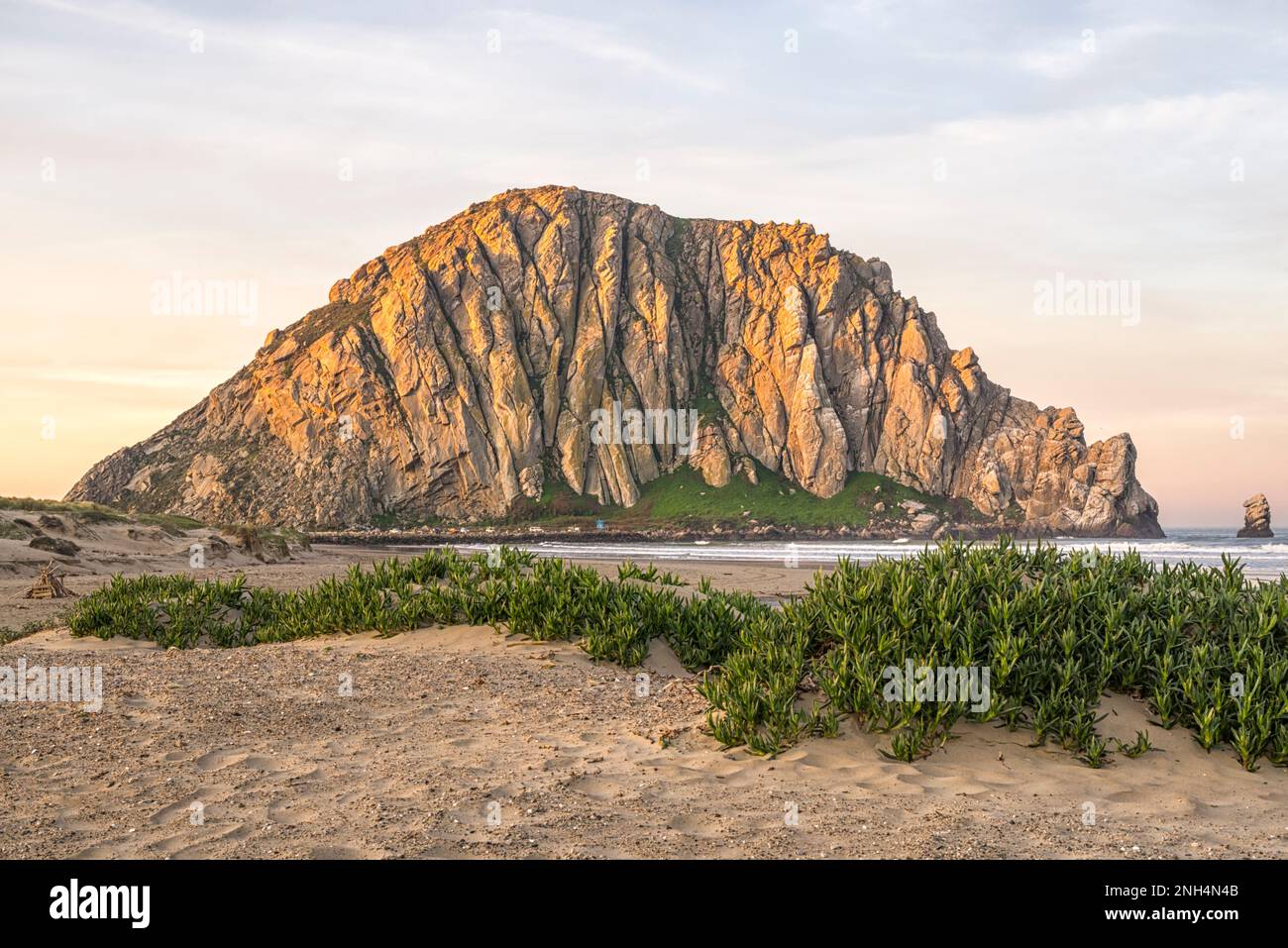 Febary Rocks Morro Rock on a February morning. Morro Bay, California, USA Stock ...