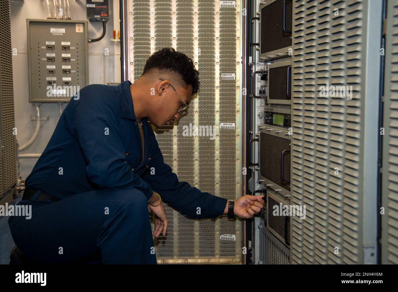 221214-N-YX844-1002 PHILIPPINE SEA (Dec. 14, 2022) Information Systems Technician Seaman Keyshoun Sampy, from Lafayette, Louisiana, sets up a high-frequency radio circuit in the transmitter room aboard the U.S. Navy’s only forward-deployed aircraft carrier, USS Ronald Reagan (CVN 76), in the Philippine Sea, Dec. 14. Ronald Reagan, the flagship of Carrier Strike Group 5, provides a combat-ready force that protects and defends the United States, and supports Alliances, partnerships and collective maritime interests in the Indo-Pacific region. Stock Photo