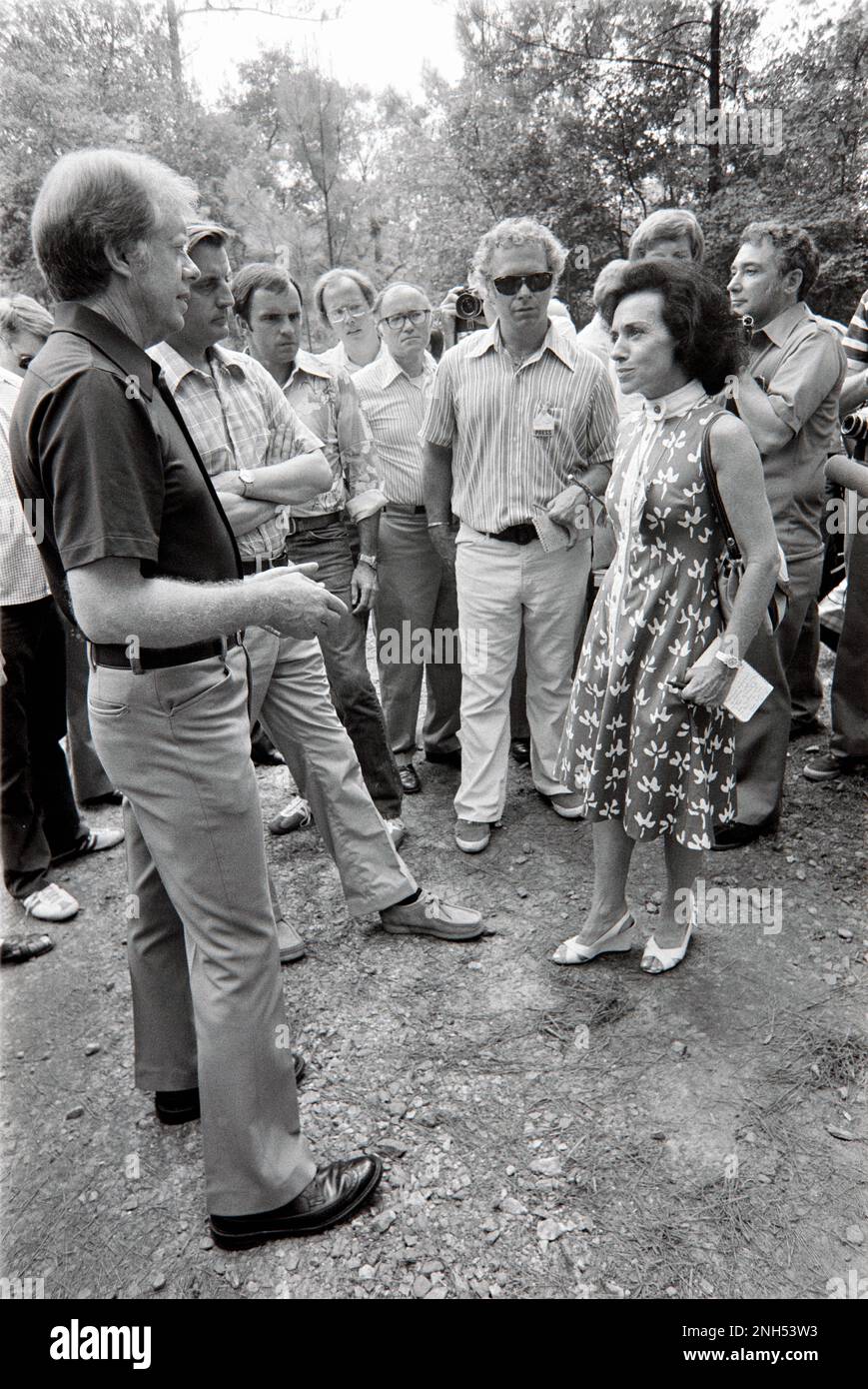 Jimmy Carter and Walter Mondale chat with TIME White House correspondent, Bonnie Angelo (in flowered dress) after a transition meeting held at Carter's 'Pond  House' retreat in Plains, GA. Stock Photo