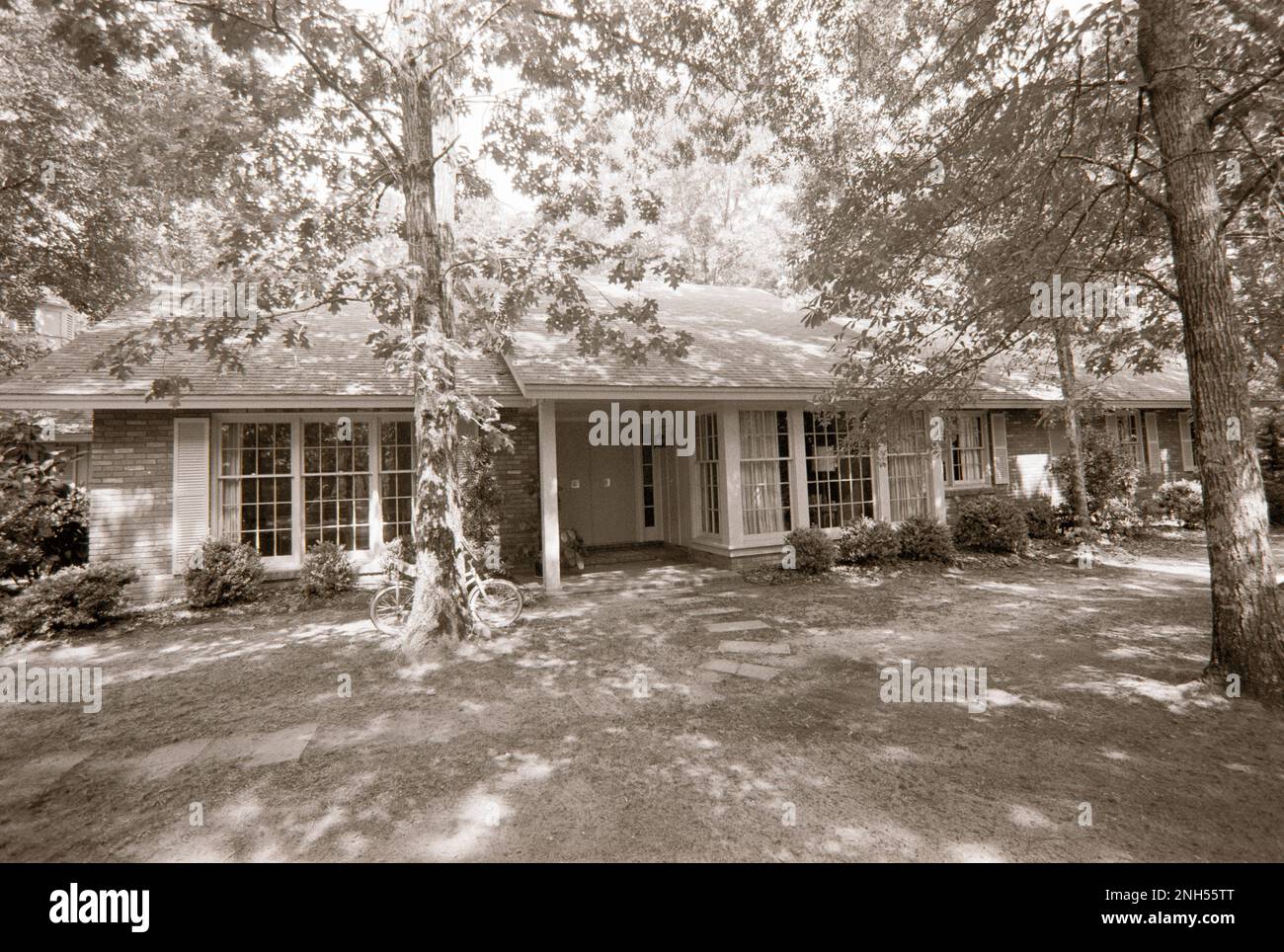 The Jimmy and Rosalynn Carter residence at 1 Woodland Drive in Plains ...