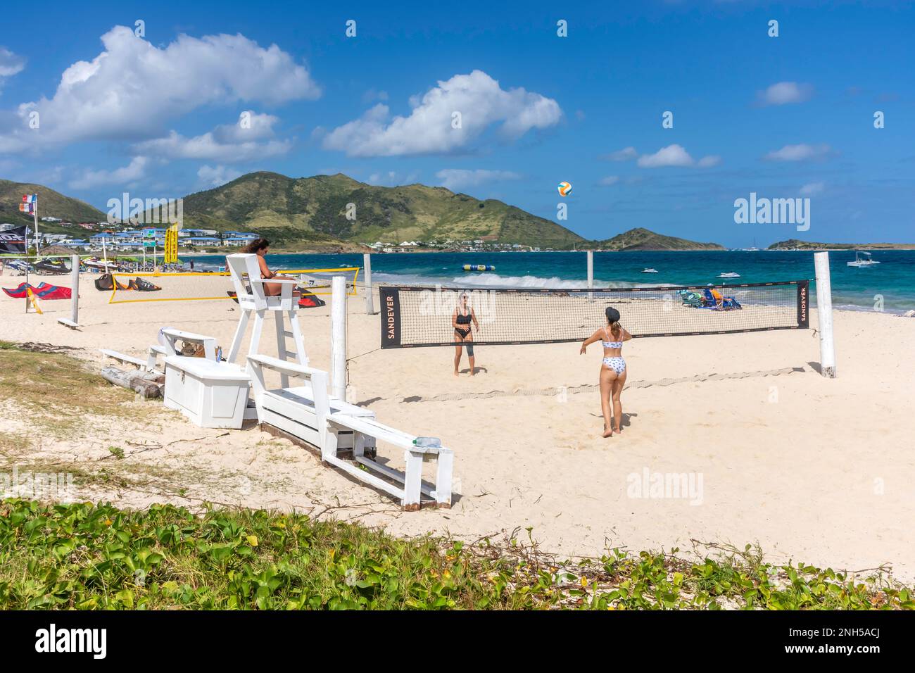 Women playing beach volleyball, Orient Bay (Baie Orientale), St Martin (Saint-Martin), Lesser Antilles, Caribbean Stock Photo