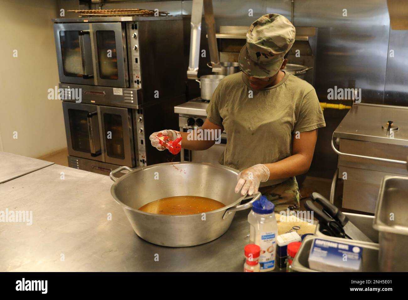 Army chow hi-res stock photography and images - Alamy