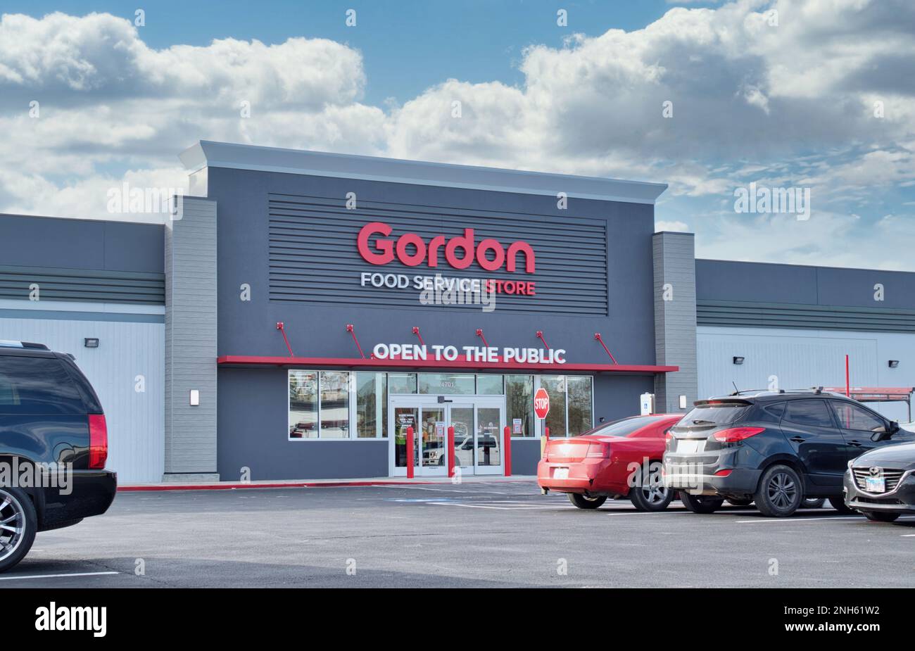 Houston, Texas USA 02-17-2023: Gordon food service store exterior and parking lot in Houston, TX. Foodservice distributor founded in 1897. Stock Photo