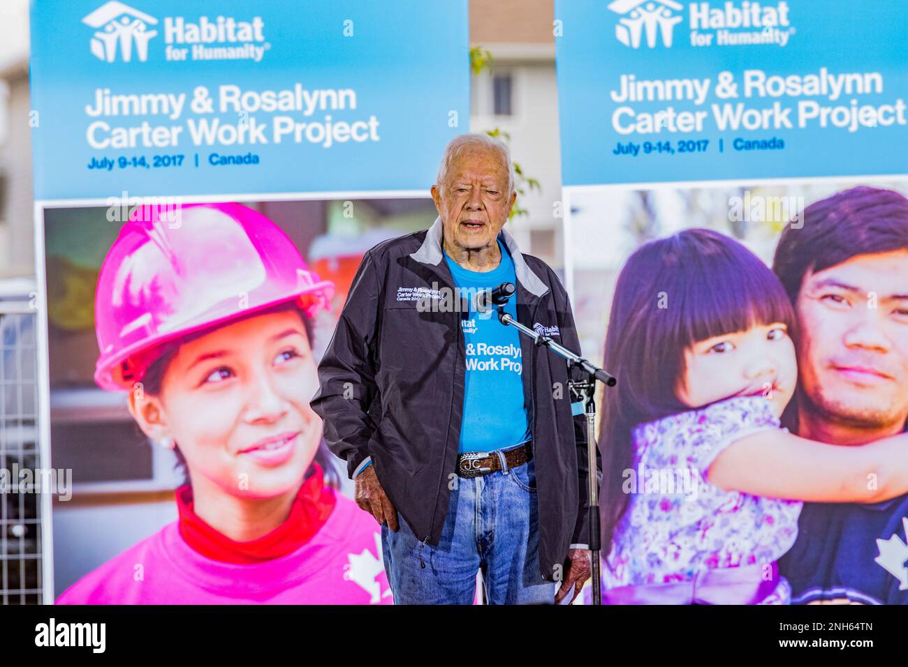 President Jimmy Carter addresses the volunteers for the Jimmy and