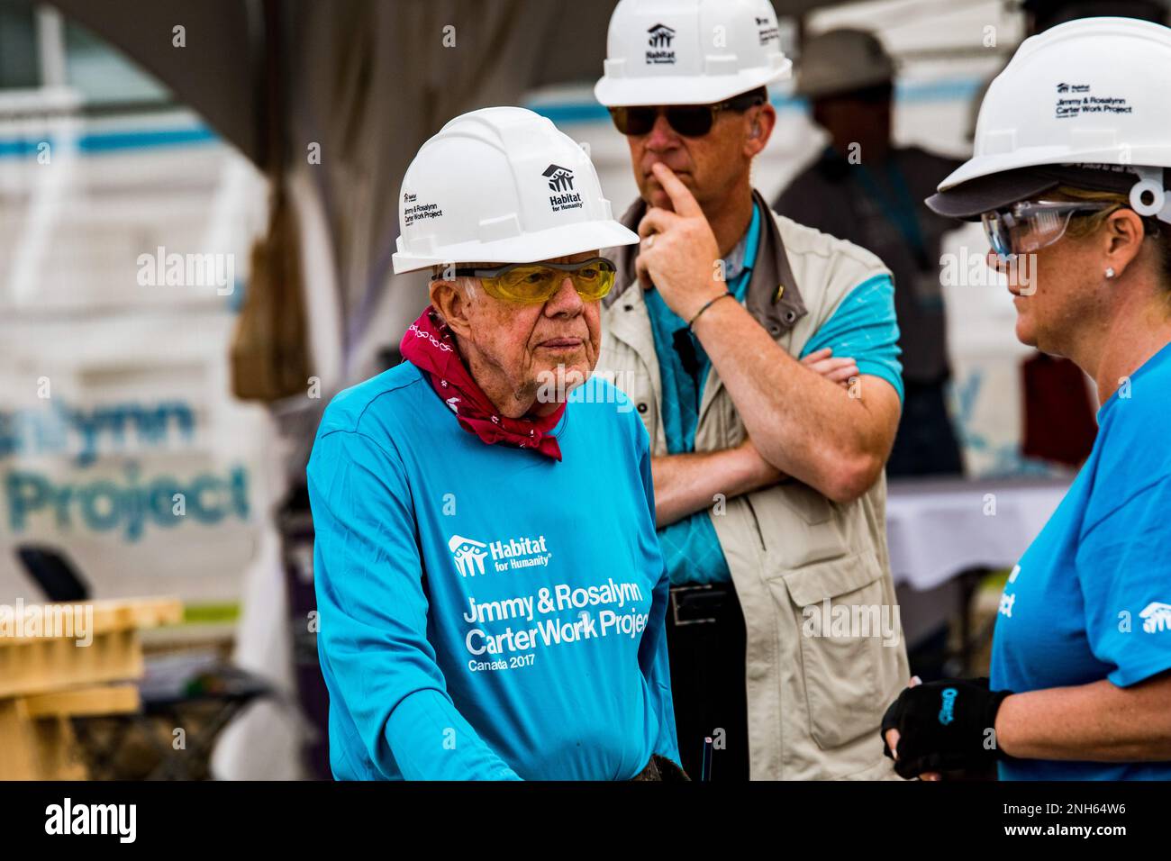 Country Music Artist Tricia Yearwood works with President Jimmy Carter