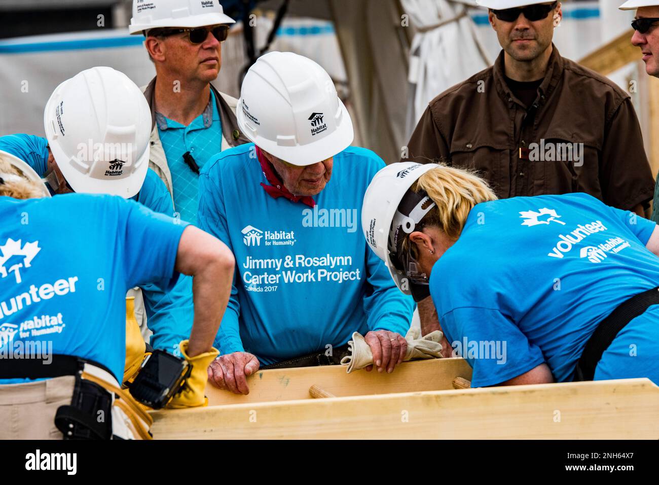 Country Music Artist Tricia Yearwood works with President Jimmy Carter