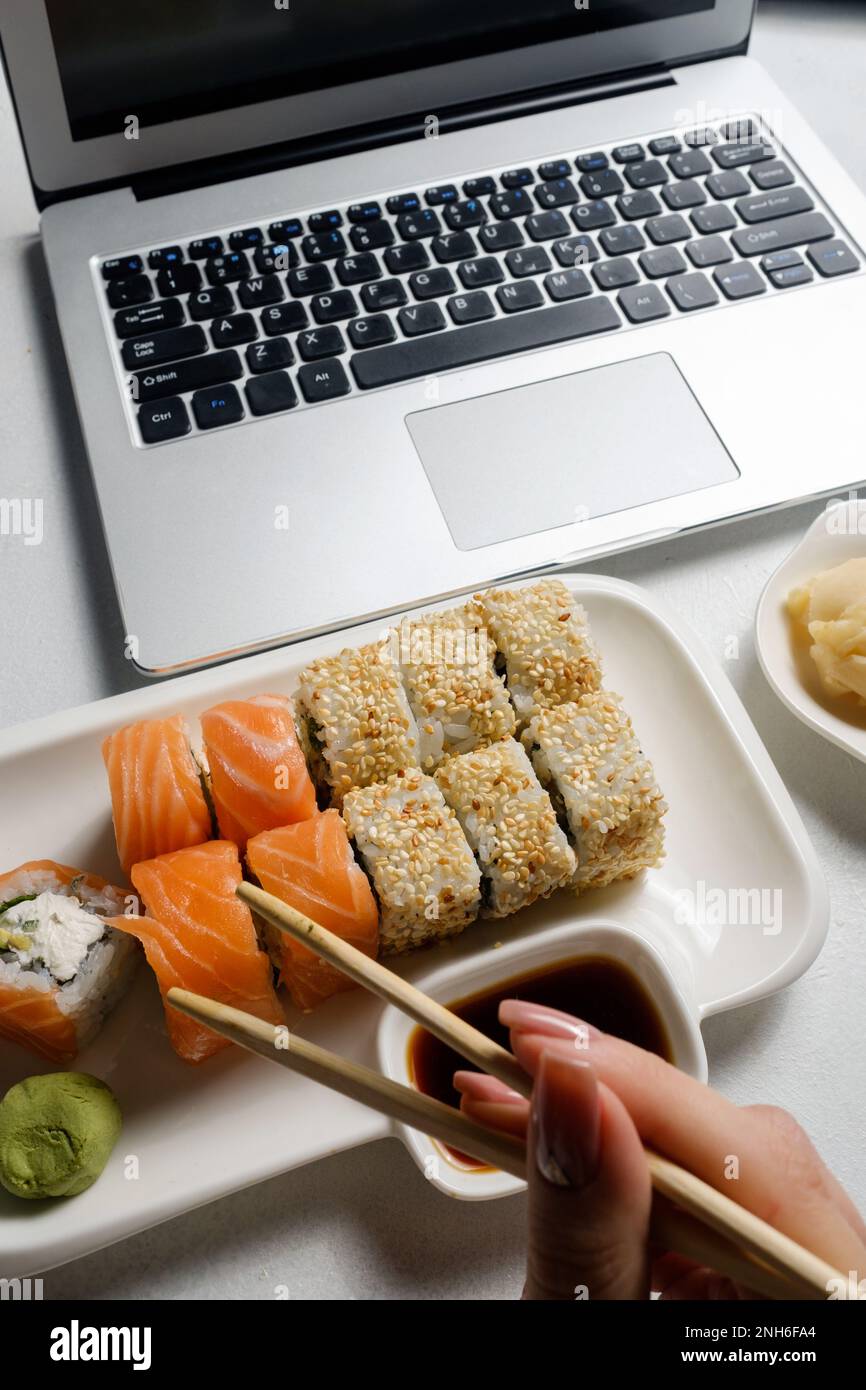 Set online ordering delivery hi res stock photography and images Alamy Set online ordering delivery hi res stock photography and images Alamy