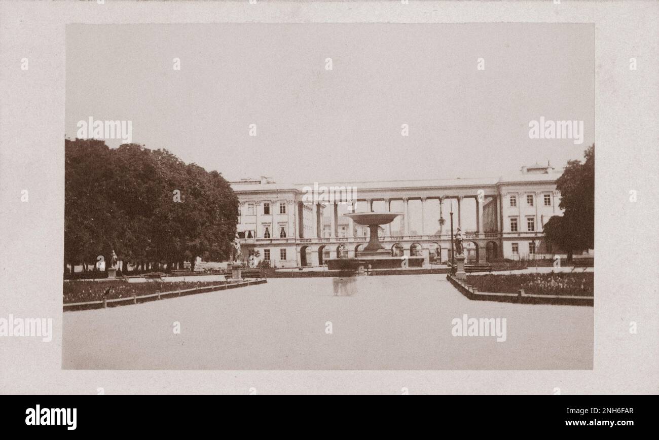 19th-century vintage photo of the Saxon Garden (Saski) Gardens in Warsaw.  1875 - 1885 The Saxon Garden (Polish: Ogród Saski) is a 15.5 – hectare public garden in central (Śródmieście) Warsaw, Poland, facing Piłsudski Square. It is the oldest public park in the city. Founded in the late 17th century, it was opened to the public in 1727 as one of the first publicly accessible parks in the world. Stock Photo