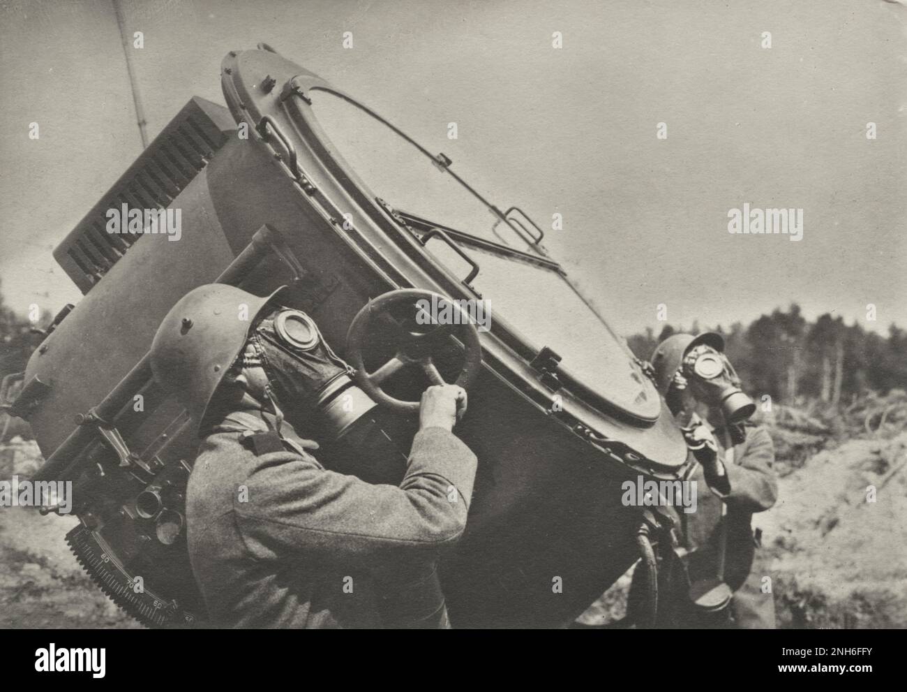 1914-1918. World War I. Two soldiers working with a large Searchlight. They both wear gas masks. Stock Photo