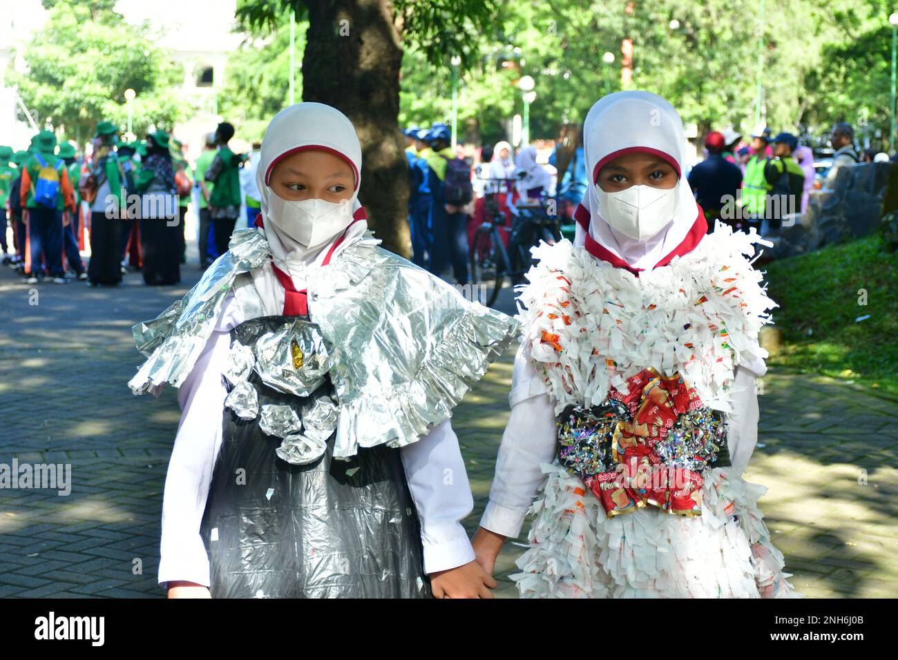 Malang, East Java, Indonesia. 21st Feb, 2023. Elementary school children in Malang wear clothes made of plastic in commemoration of National Waste Care Day with the aim of campaigning for public awareness regarding waste selection. (Credit Image: © Moch Farabi Wardana/Pacific Press via ZUMA Press Wire) EDITORIAL USAGE ONLY! Not for Commercial USAGE! Stock Photo