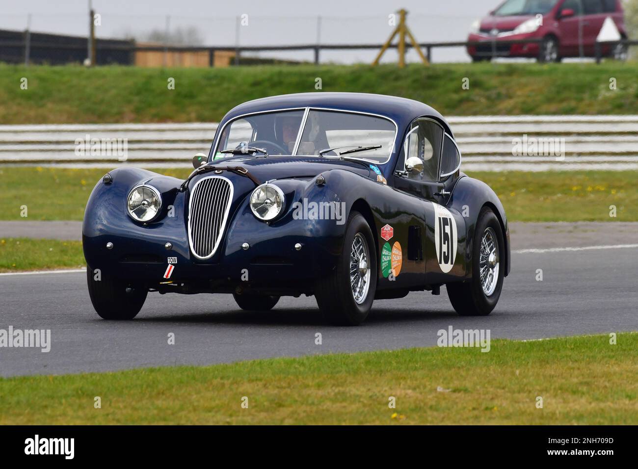 John Burton, Jaguar XK 120, Ecurie Classic Racing, Forty minutes of racing  for pre-66 club racing GT, with engine capacities cars up to 2700cc, all ca  Stock Photo - Alamy