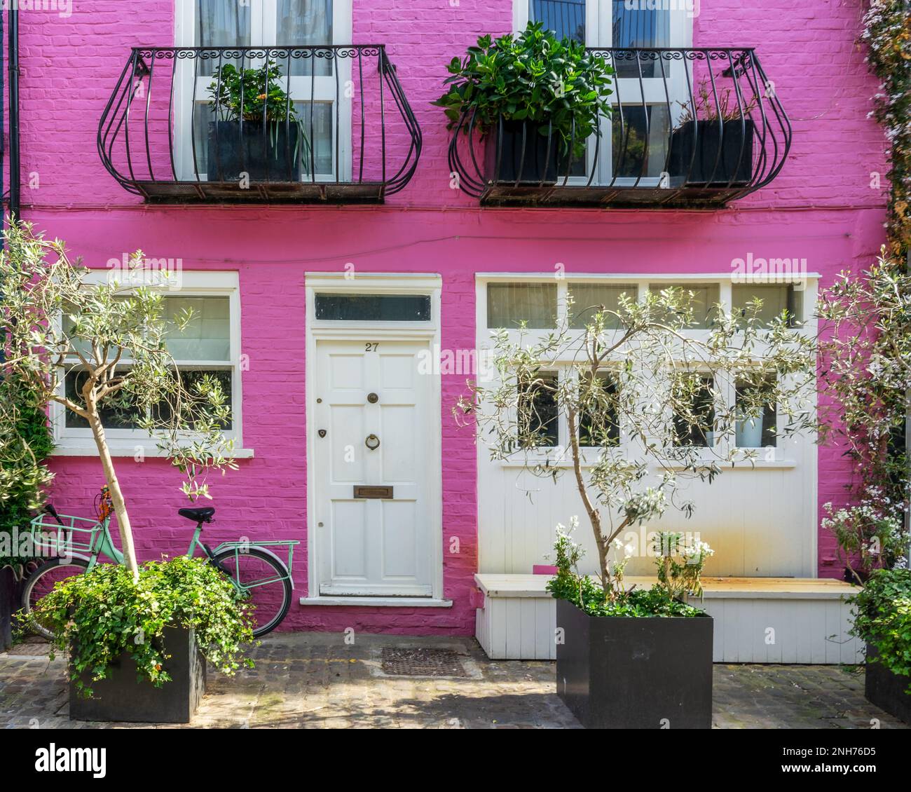 Pink house in St Luke Mews, Notting Hill, London UK Stock Photo