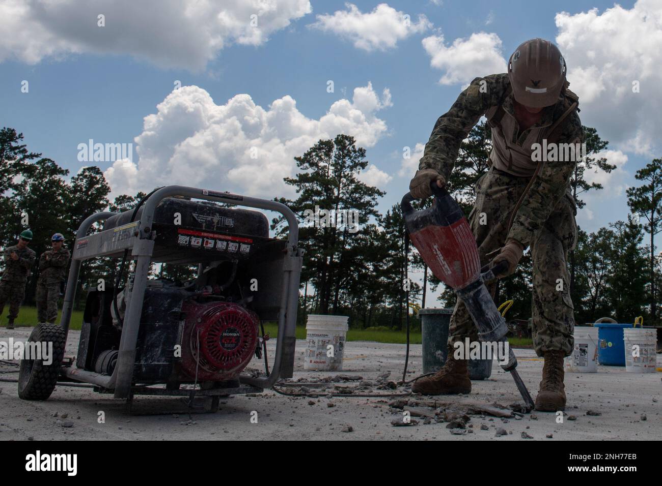 CAMP SHELBY, Miss. (Jul. 20, 2022) Seabees assigned to Naval Mobile