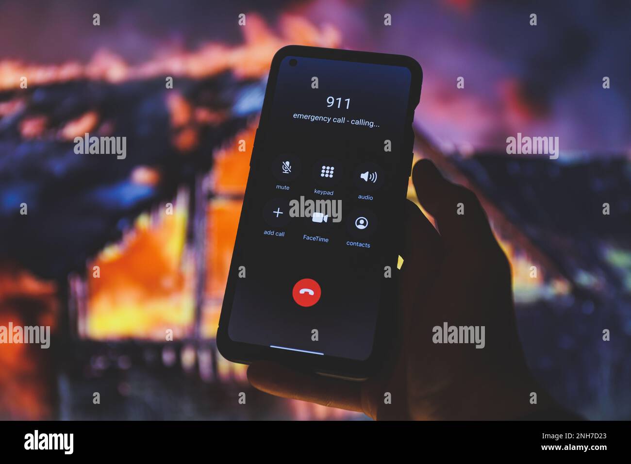 emergency-call-on-911-phone-calling-to-911-stock-photo-alamy