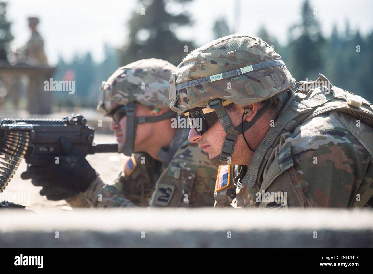 Soldiers from the 181st Brigade Support Battalion conduct a M249 Light ...