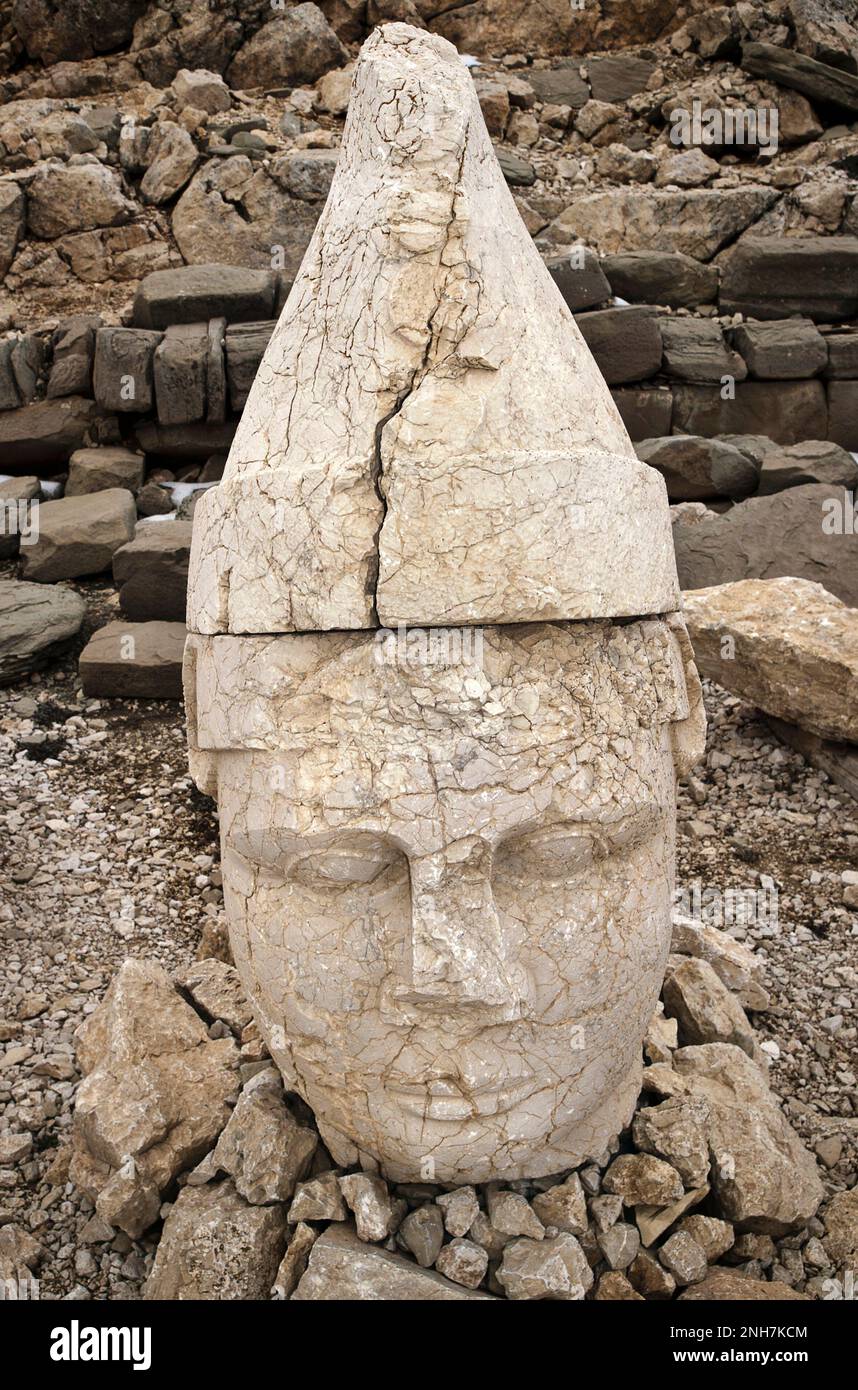 Stone head statue at the royal tomb of Nemrut Dağ, Mount Nemrut