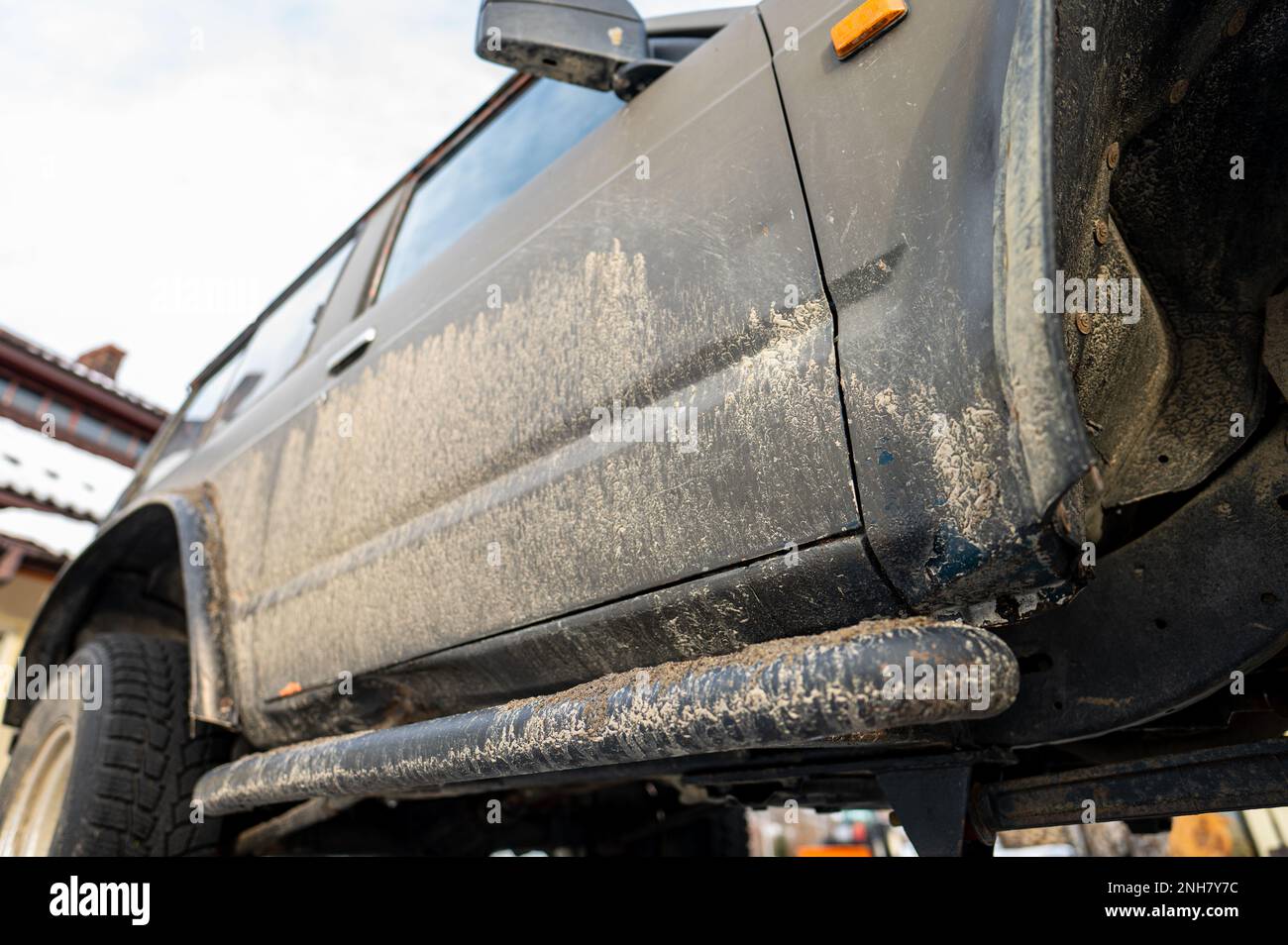 Splash and texture of mud on a car. Dirty car side Stock Photo - Alamy